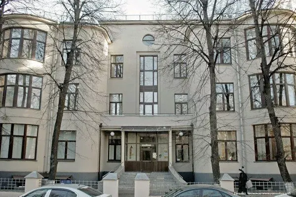 Архитектура власти. Что строили для себя КГБ и Совет труда и обороны. Экскурсия на электросамокатах
