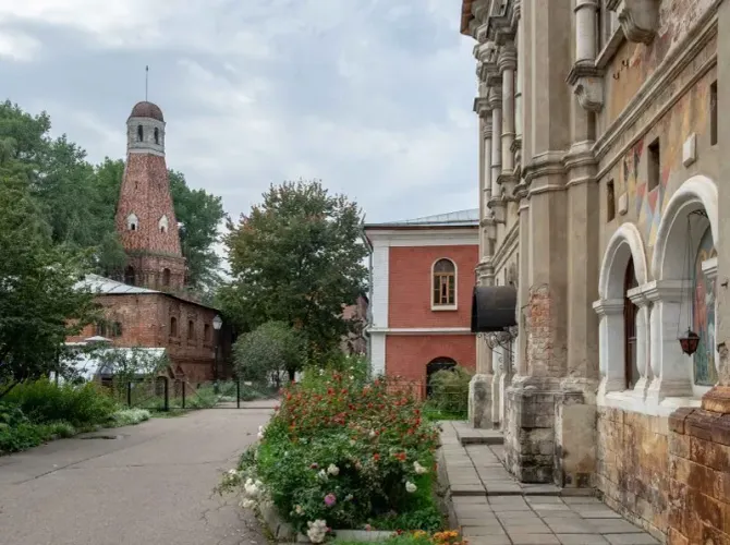 От монастыря к Дворцу культуры. Пешеходная экскурсия по Автозаводской