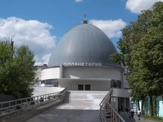 Московский планетарий. Звезды, космизм и авангард
