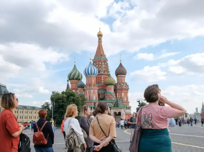 Древнерусская тоска в новомодном кокошнике. Пешеходная экскурсия про архитектуру в русском стиле с дегустацией настоек