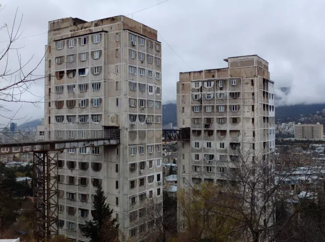 ТБИЛИСИ: Знакомство с Сабуртало: мосты, мозаики и самострой