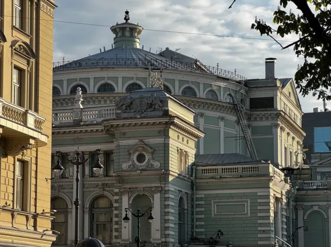 Застывшая музыка. Архитектура музыкальных зданий в районе Театральной площади